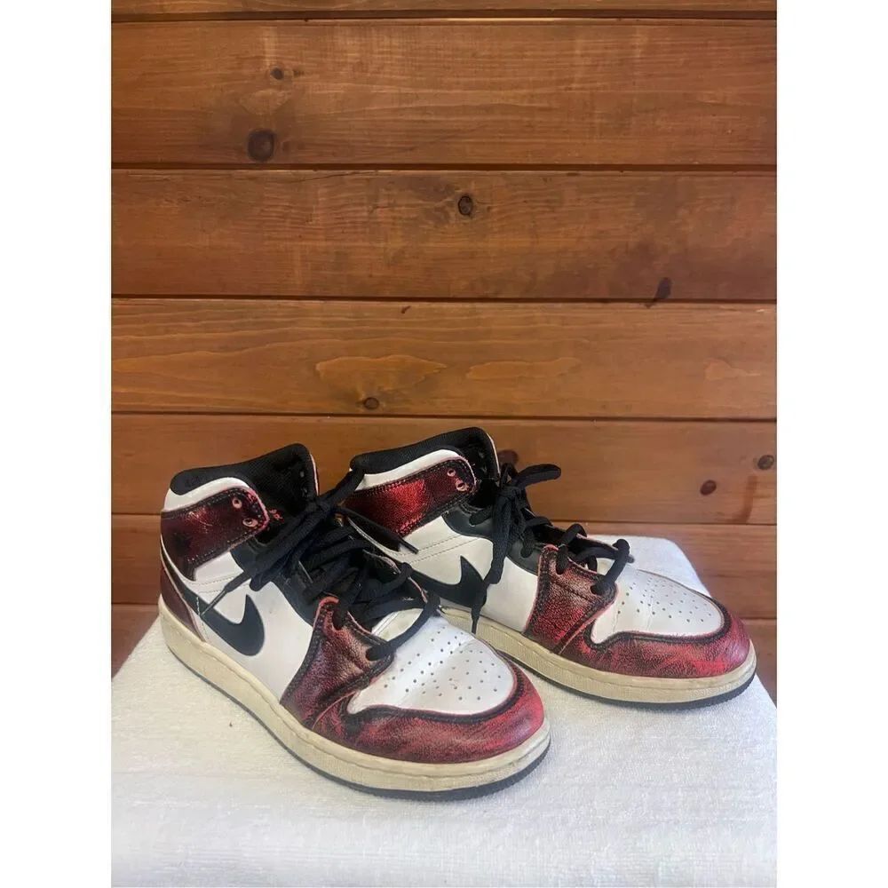 Nike Air Jordan 1 SE Mid Wear-Away Youth Sz 6 FB0567-006 Red/Black/ White Shoe